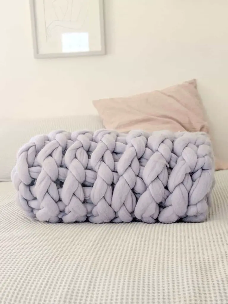 DIY craft- chunky knit blanket
