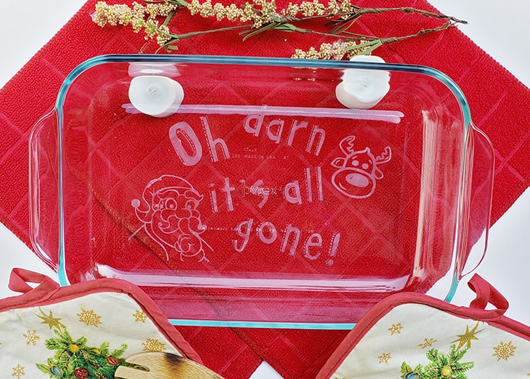 DIY Etched Casserole Dish- Christtmas cricut ideas to sell