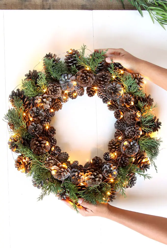 DIY-pinecone-wreath-thanksgiving-christmas-decor-idea