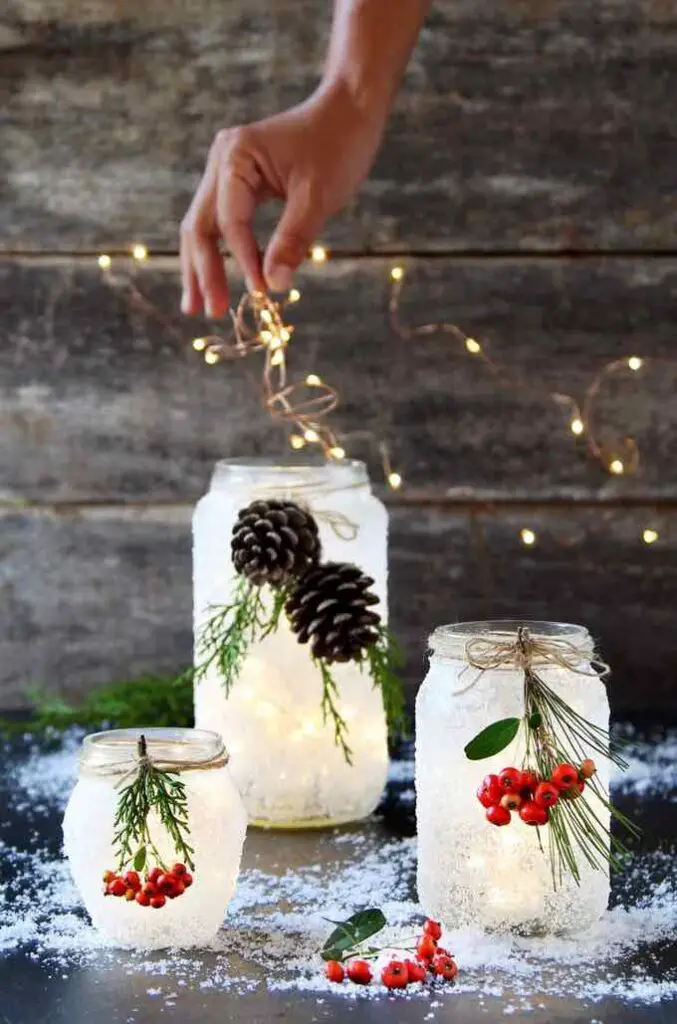 DIY-snow-frosted-Christmas-mason-jars-crafts
