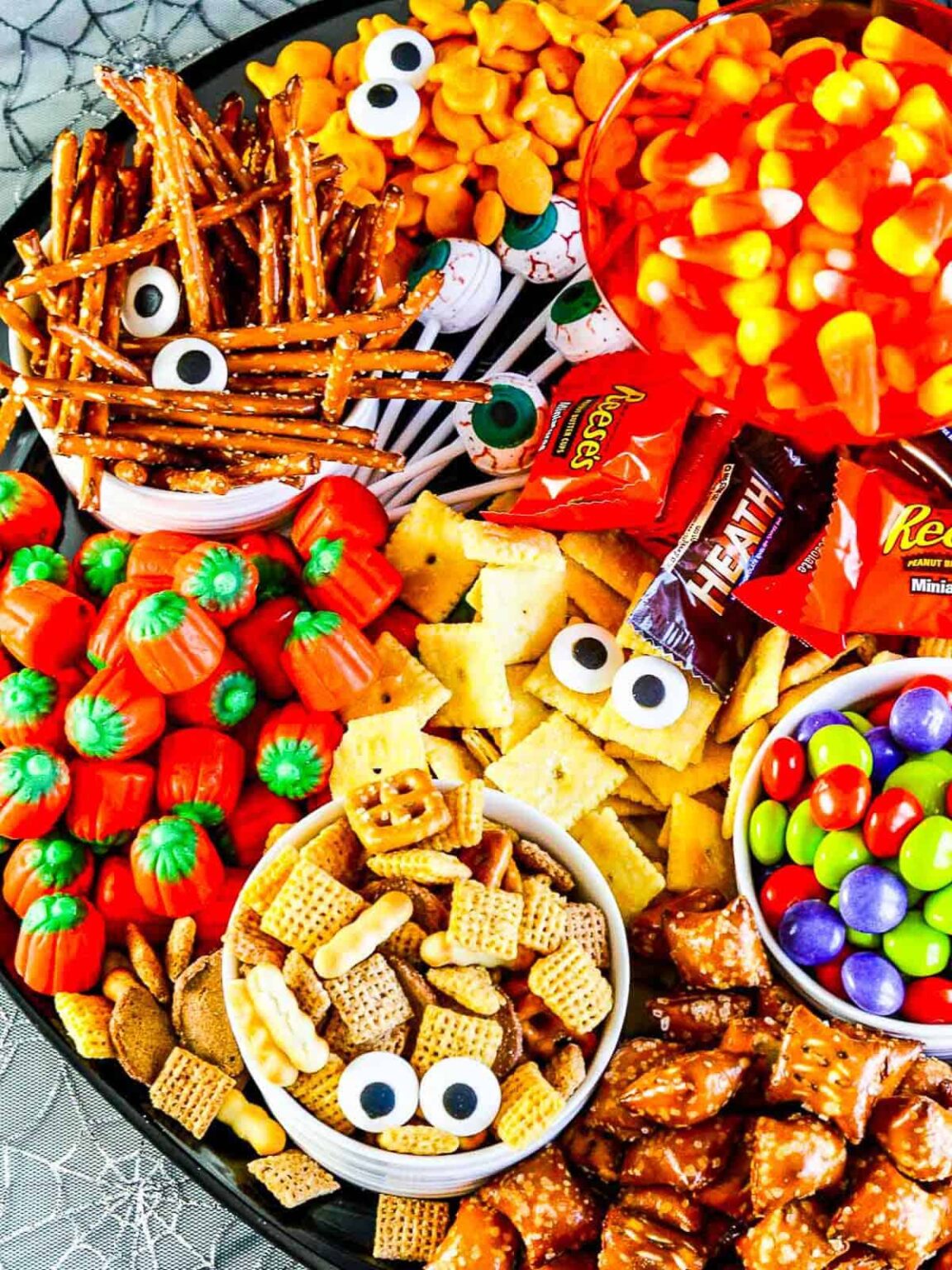 75 Fun & Spooky Halloween Potluck Ideas For Halloween Party